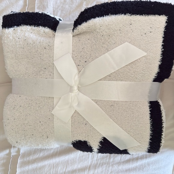 Cozy Black and White Paw Print Throw Blanket - Picture 2 of 3